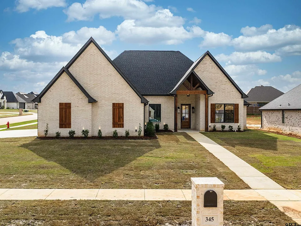 Navasota Pines investment build exterior